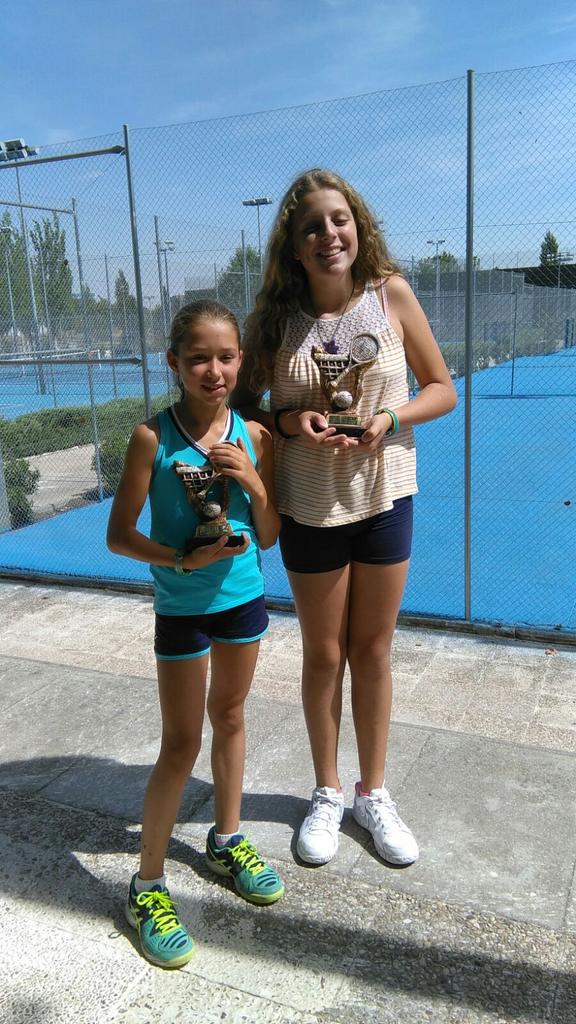 soyavantage's tweet photo. Campeonas en Fuenlabrada. Espectaculares partidos de Natalia y Carlota  #elbuentrabajotienepremio Vamoooossss https://t.co/0FWRTkRRPU
