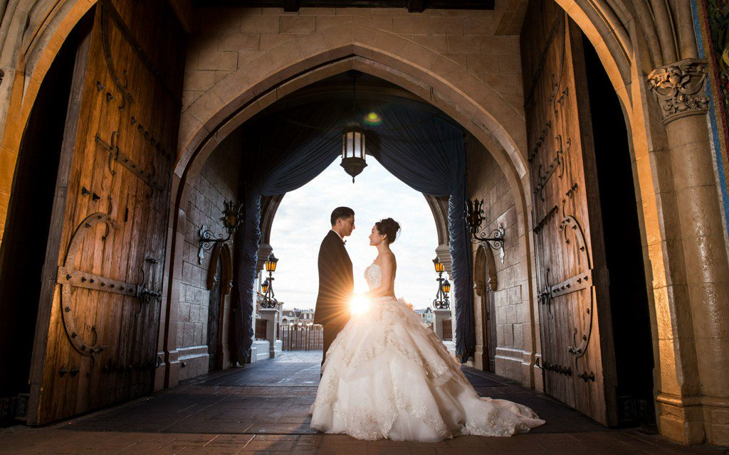 TravelLeisure's tweet photo. Here's how to have the perfect @Disney wedding (and it doesn't have to be in a castle): https://t.co/N9pbGRb9dX https://t.co/Yo8Q0HqxPf