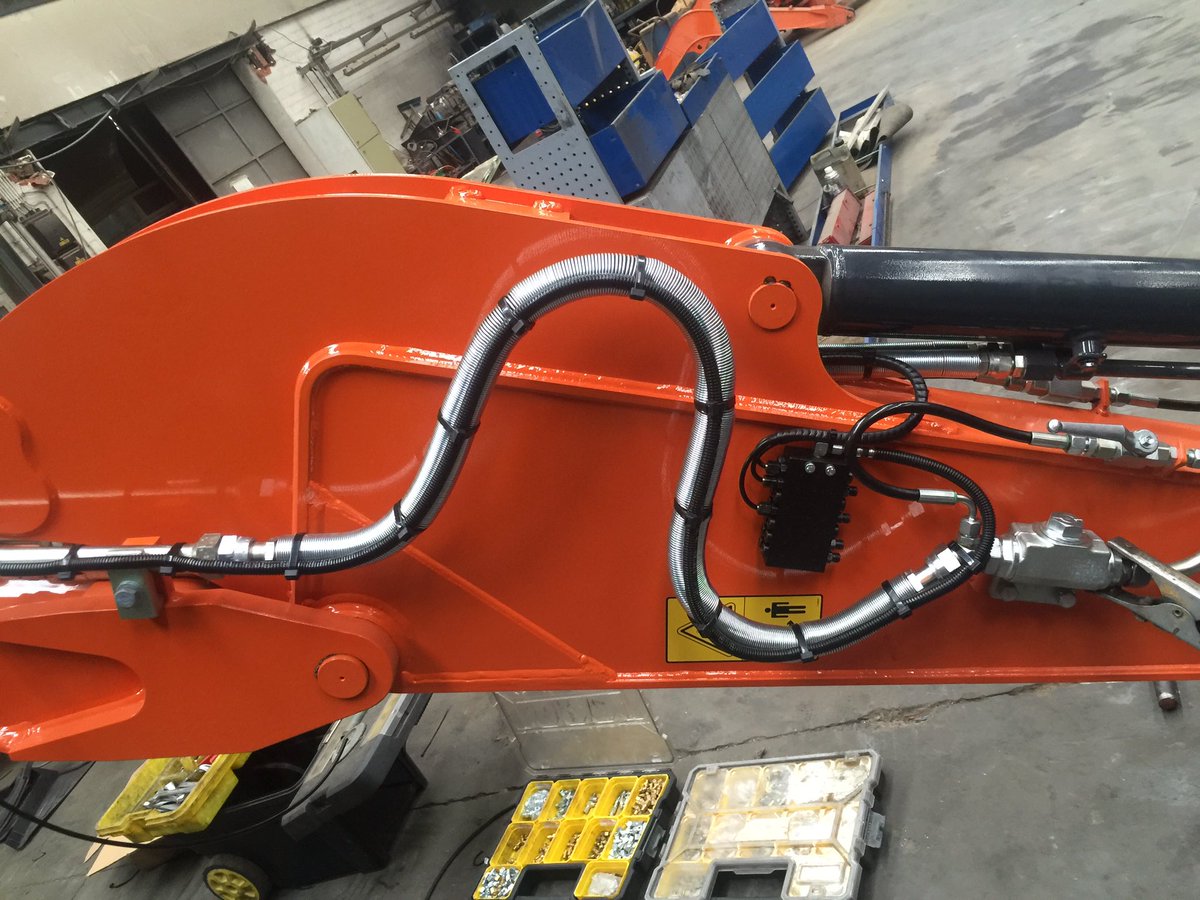 LubecoreEurope's tweet photo. The new 2 kg Lubecore on a #Hitachi U55. @HitachiCME https://t.co/yjT6FPuH5U