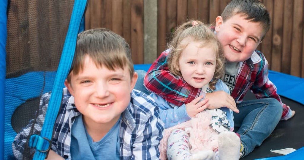 nic_bungay's tweet photo. The Twine family were featured @DailyMirror for #Duchenne awareness day @MDUK_News #WDAD16 https://t.co/RoZp7Ab7c7 https://t.co/NhFEXQqHjM