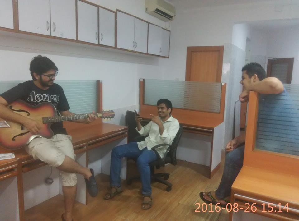 loongames's tweet photo. This is how we chill, talented team when not working on fun games/developing fantastic 3D simulators. #creativeblast https://t.co/CHv86Fxoqz