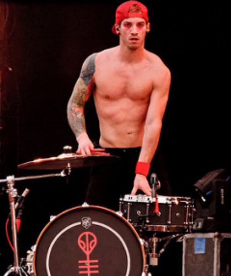 LegsOpenOrNot's tweet image. Josh Dun