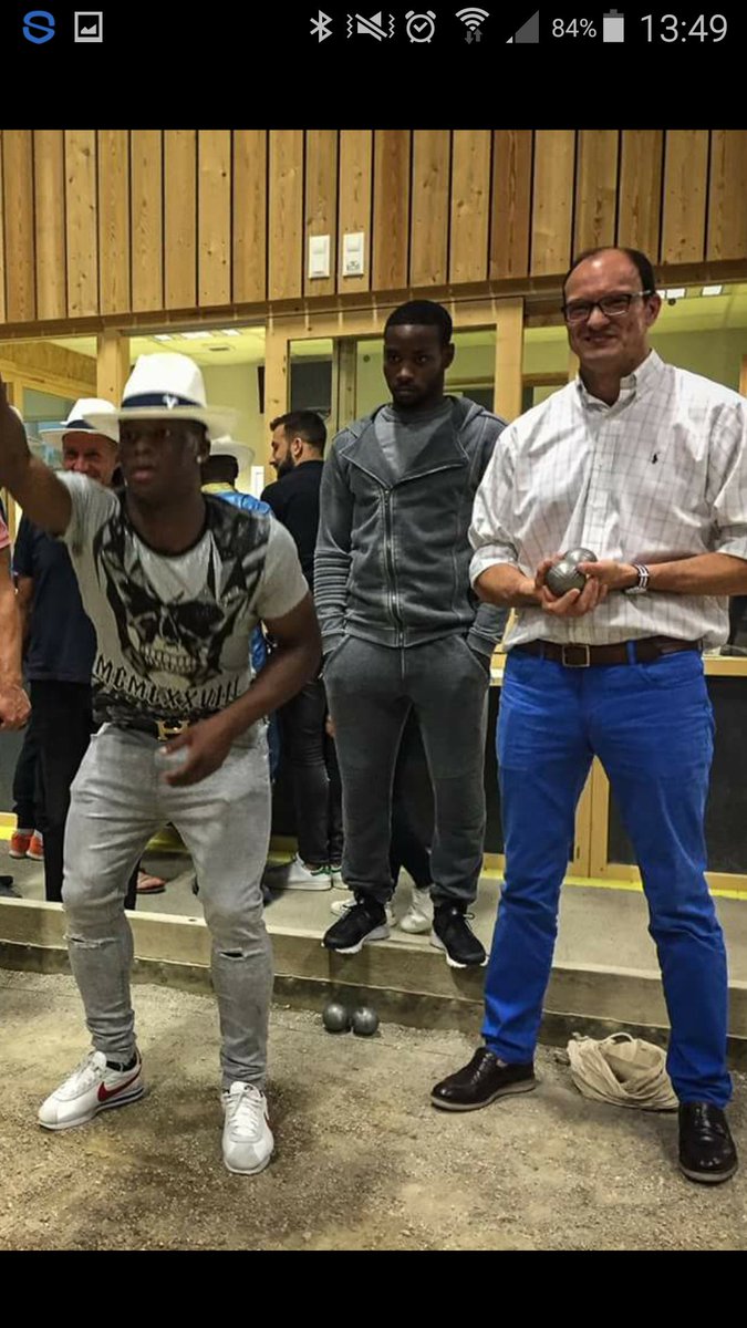 evmate's tweet image. @GMalfleury c est pas un sport joyeux la pétanque! !!lol