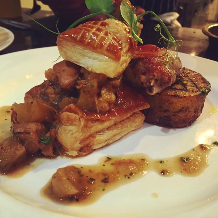 TheTickledPig1's tweet photo. This weeks £20 menu main course!! 

Posh rabbit pie with baby vegetables, ratte potatoes a… https://t.co/GWzDMVjf7c https://t.co/1sW2dg8J0i