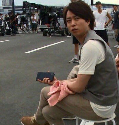 arataka527's tweet photo. 速報
櫻井翔はiPhone6
櫻井翔はiPhone6
櫻井翔はiPhone6

ケースは9000円
ケースは9000円
ケースは9000円
#大事なことだから３回言った
#拾い画 https://t.co/9Q5aE2gXZR