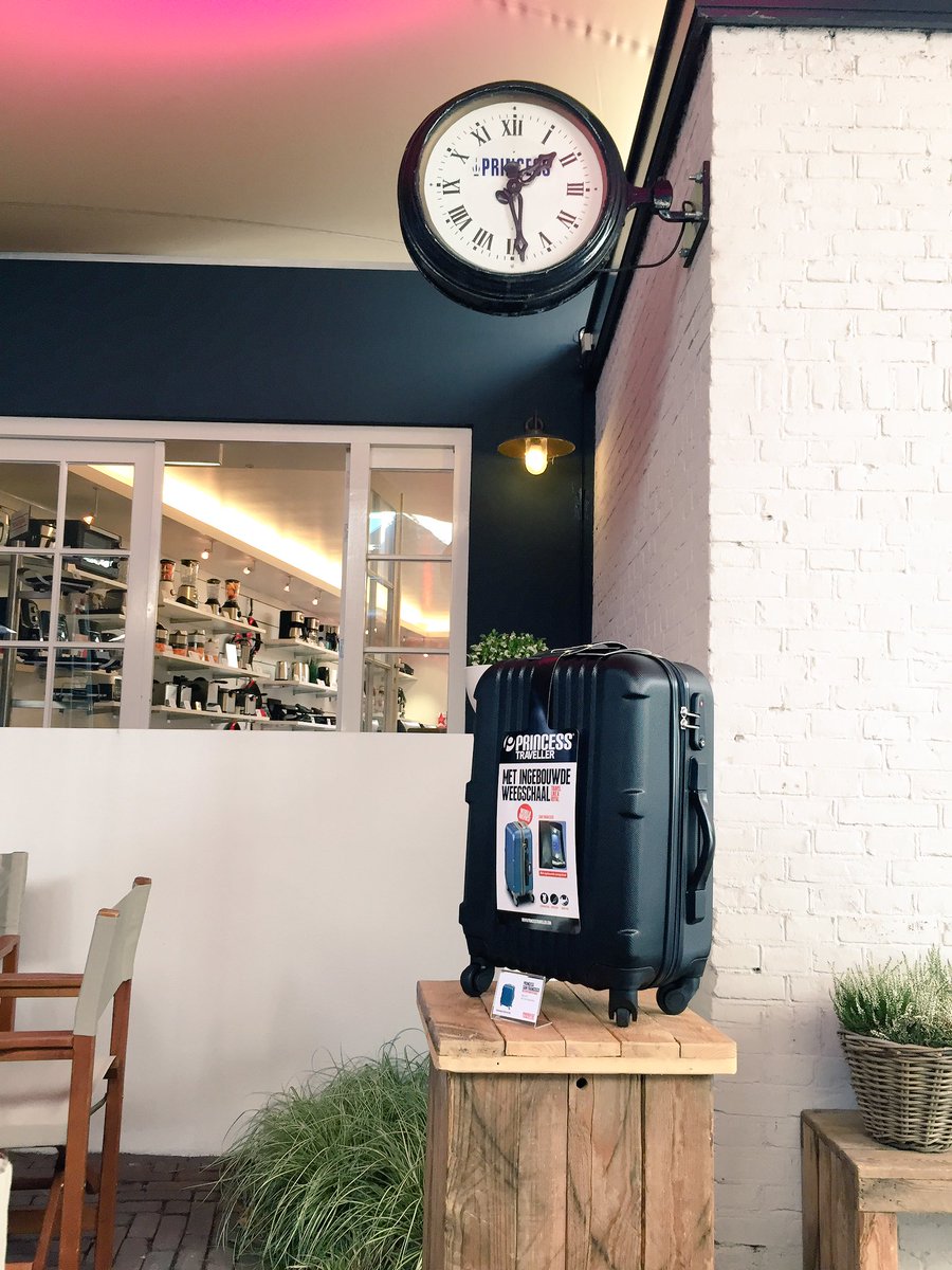 Pr_Traveller's tweet photo. Tijd voor VIP for VIP! Very important products for very important people! Presentatie van nieuwe producten/ideeën! https://t.co/Zjj0VLSRew