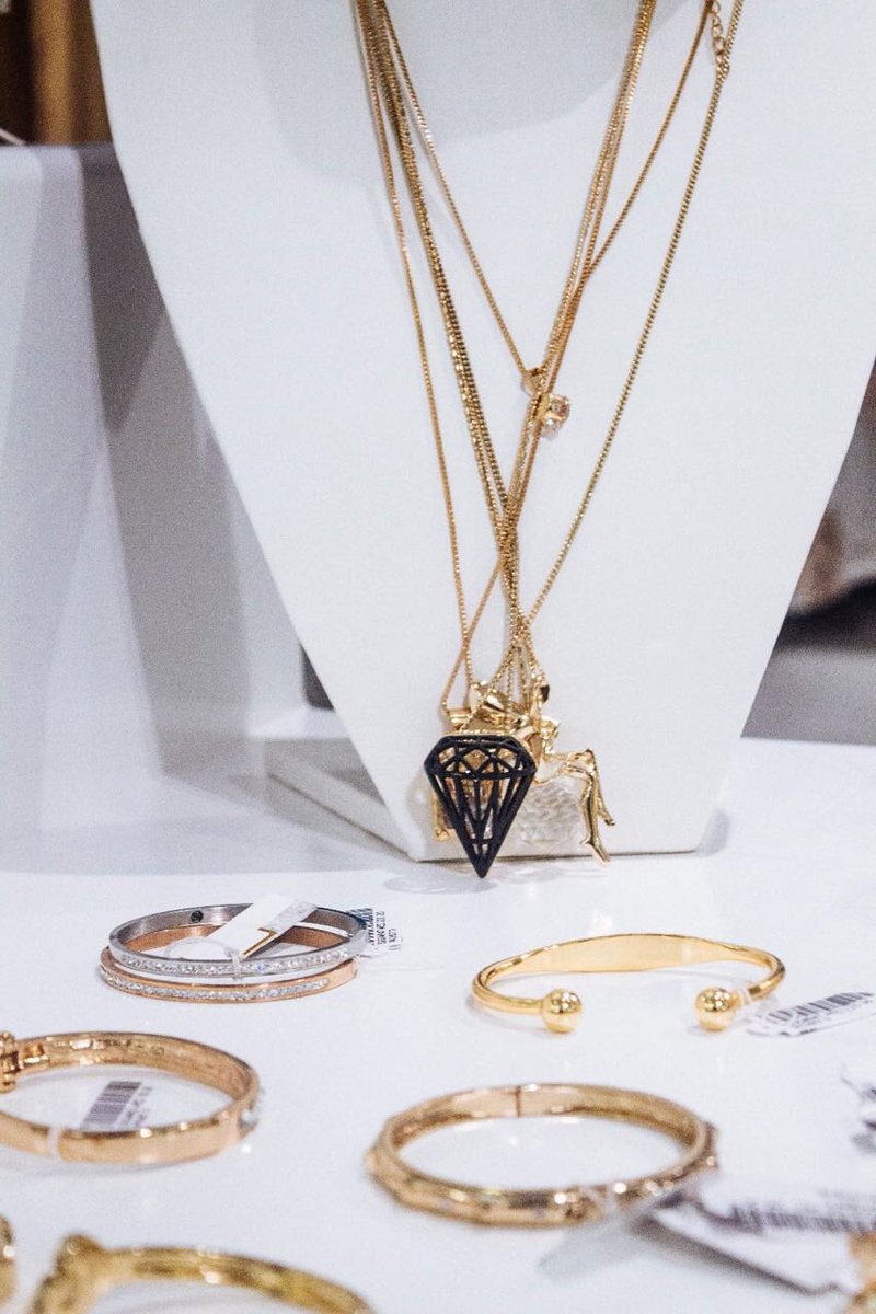 adoreboutique_'s tweet photo. Have you discovered all of our accessories? Add something special to any outfit 💎✨ https://t.co/yLdE5bjHiu