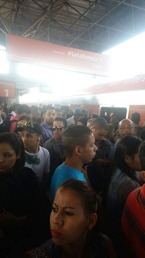 Linha 11-Coral da CPTM com plataformas cheias. (Foto: Band News FM)