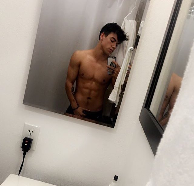 thctpcpi_'s tweet photo. 😏 https://t.co/fsTJUufSI4