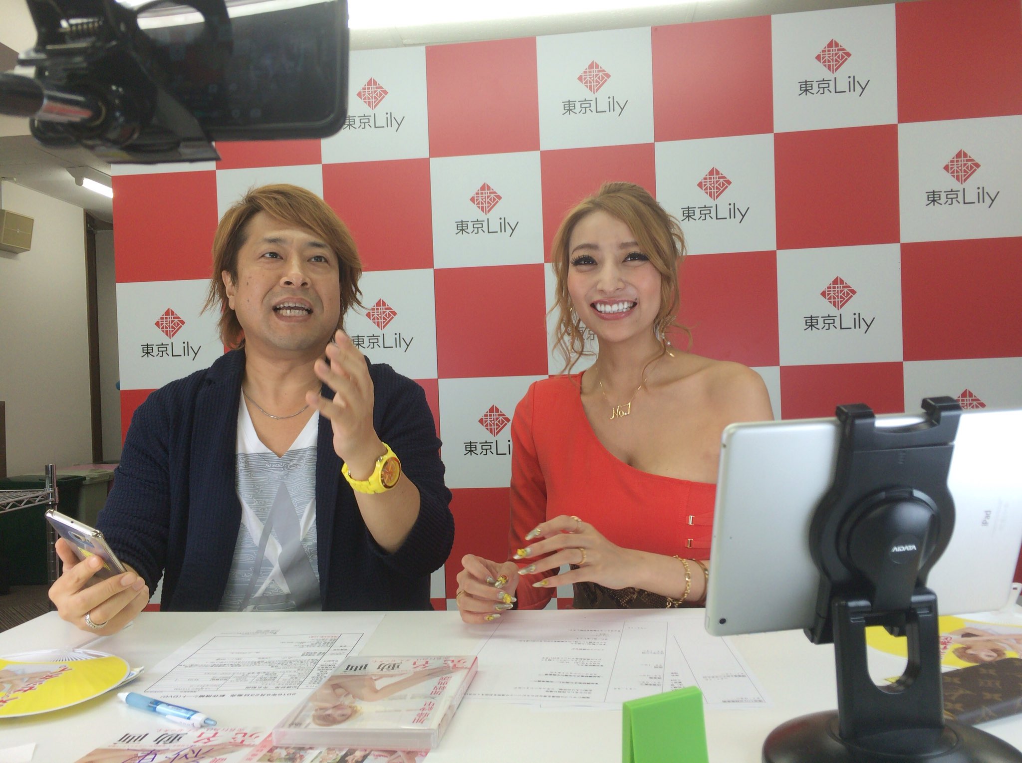 加藤紗里のサイン入り写真集 加藤紗里のサイン入り写真集 - メルカリ
