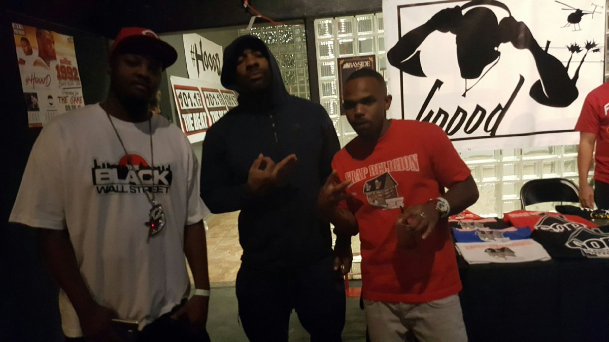 Bstarhoody750's tweet photo. Me, @AvanteRoseFuck &amp; some dude who jump in pic with us #BlockWarsTour https://t.co/wPW0eYAa5i