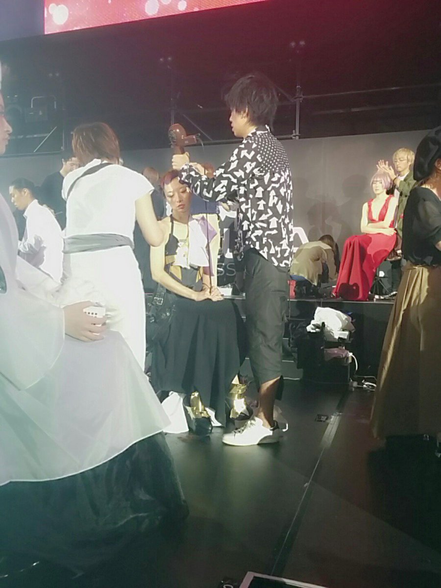 koderaasami's tweet photo. #tva2016
実は、仲良しのコンテストモデルもファイナリスト!結果ドキドキ
@WellaPro_JP #代々木体育館 #ヘアコンテスト #WELLA #ウエラトレンドビジョン https://t.co/cazkjFX9fv