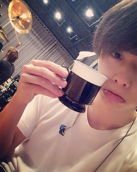 Satos_Cafe_Bar's tweet photo. 神威♂楽園のリハーサル現場にお茶しばきに来たSato。
#kamuigakuen
#satosenpai
#valsenpai
#Insatogram https://t.co/YrUv0BPneC https://t.co/9MEBaGbBqS