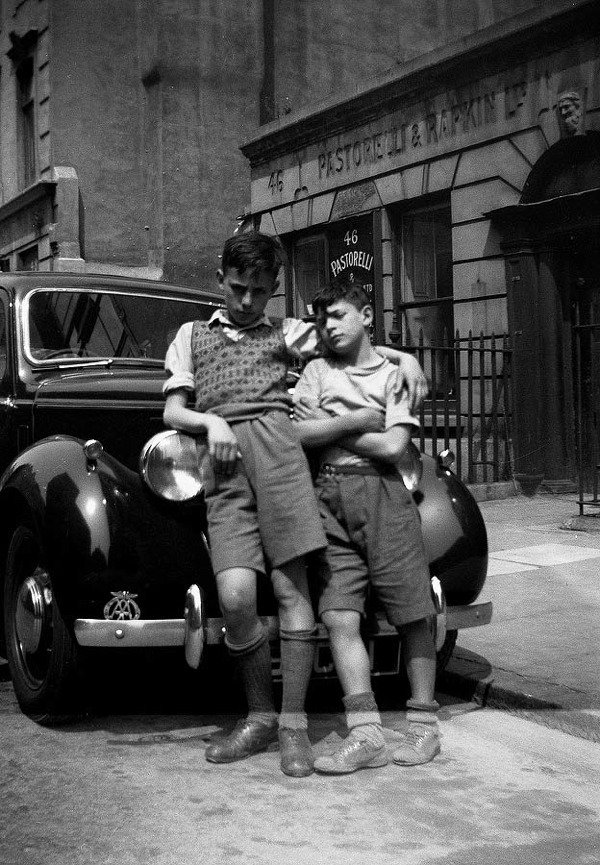 x_heighted's tweet photo. London's true documentarian.
"The best images are taken by people not commissioned to take them"
— Colin Obrien https://t.co/RltwsPCJTM