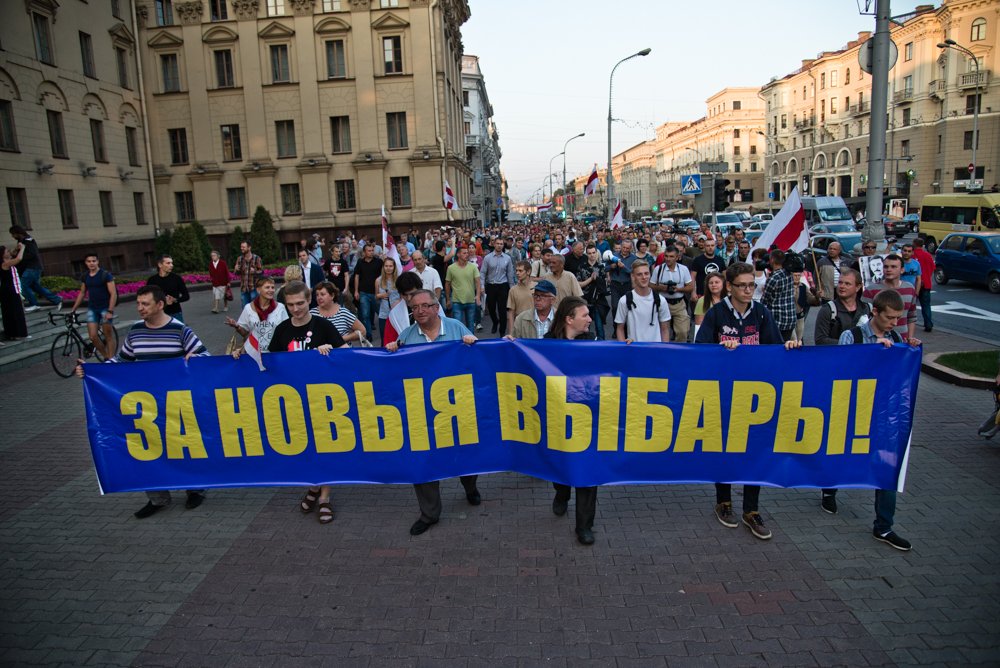 BelarusVotes's tweet photo. A few 100 against the regime - photos from yesterday's protest against the rigged elections: https://t.co/gojXPY22L4 https://t.co/pJRMCcf8F9