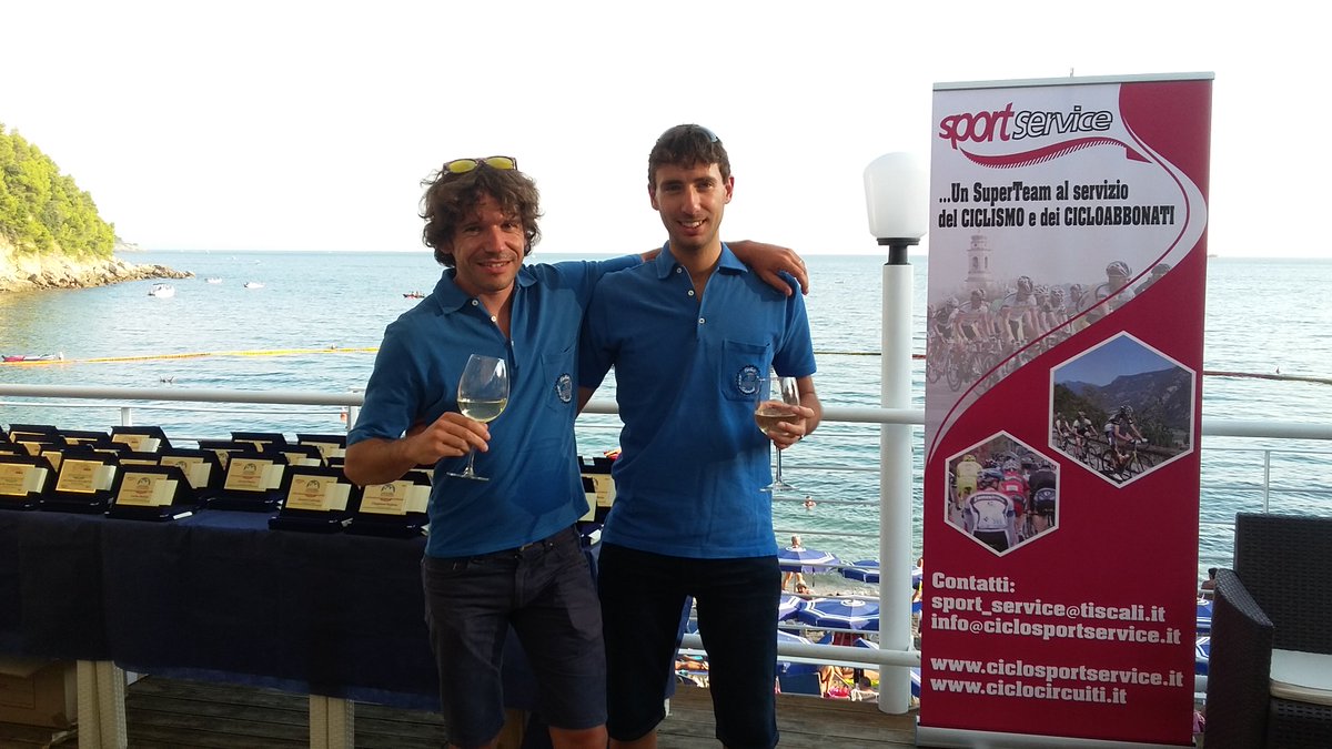 CiclistiBrianza's tweet photo. Brindisi per @MBRIGADA e @emamarconi, brevettati al #GiroRegioni 2016! #BaiaBlu #Lerici #ciclismo  #bici #KeepRideCB https://t.co/9WGiZ31kdO