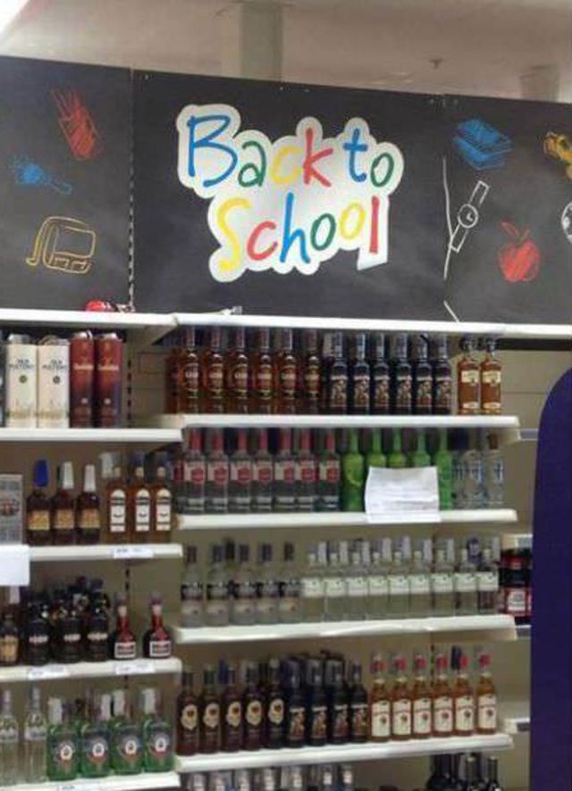 YouHadOneJ0B's tweet photo. Back to school or not allowed in school ? https://t.co/LxxwZdFsJK