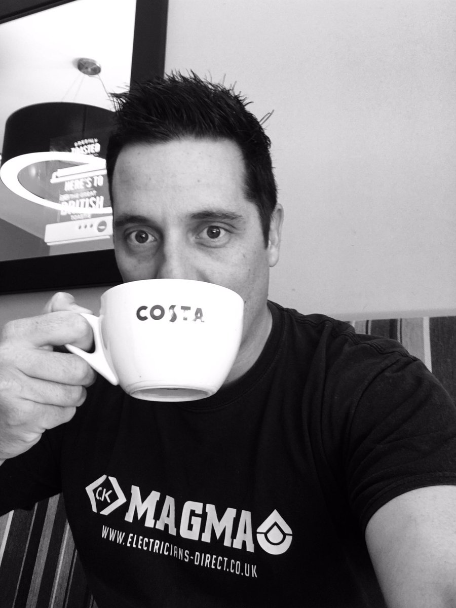 ElectricianTool's tweet photo. @CostaCoffee or @Starbucks to start the day? Electricians what you reckon? Tuesday = Costa @CK_tools @CKMagma https://t.co/U0jlRpMWx3