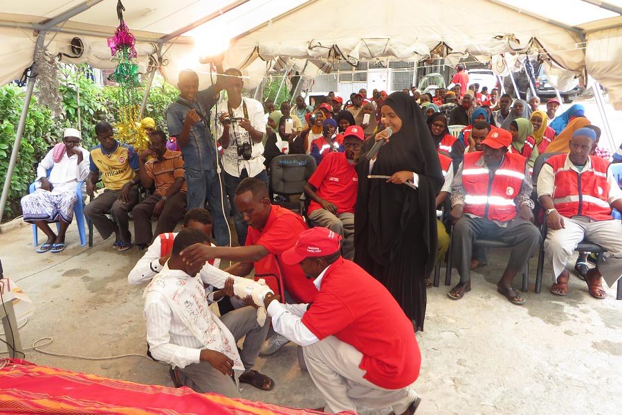 ICRC_Africa's tweet photo. What does it take to save a life? Our first aid manual is available in Somali now! #WFAD2016 https://t.co/ikzUxEAEcf https://t.co/YYwhctm9Ps