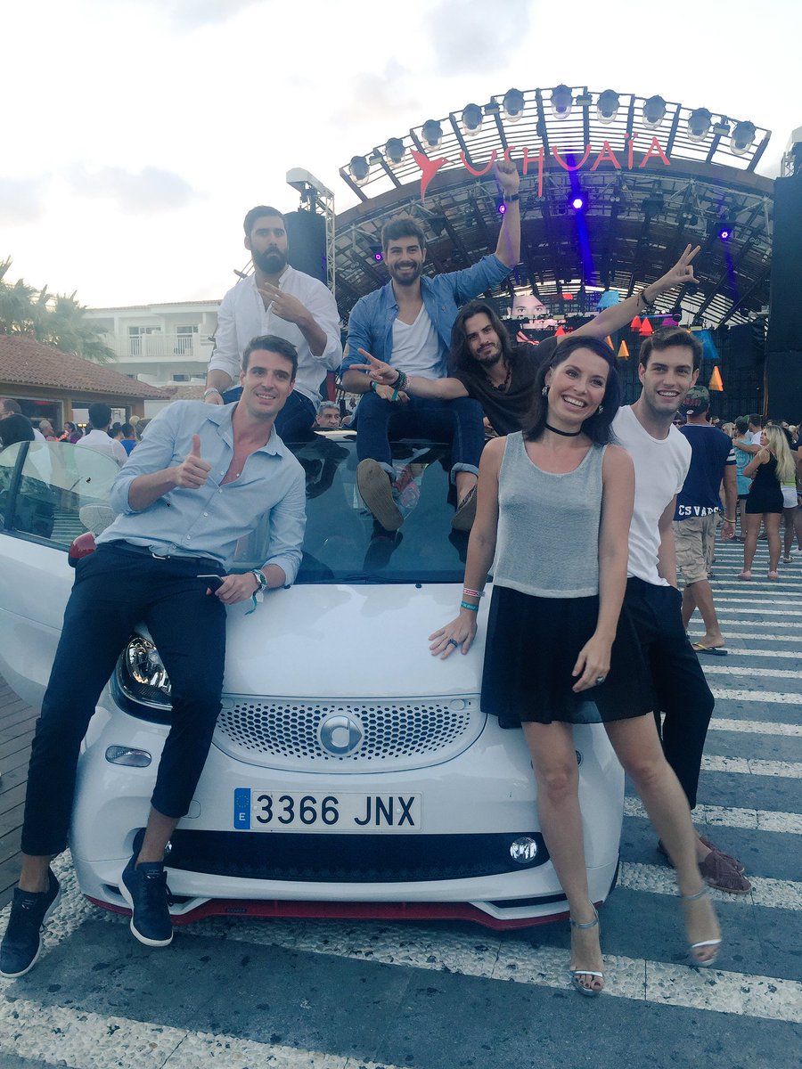 SantogalMadrid's tweet photo. ¡Menuda fiesta en Ushuaia Ibiza, #smartlovers por todas partes! #smartushuaia 😍 @smart_spain https://t.co/Nndrvt6Eg4