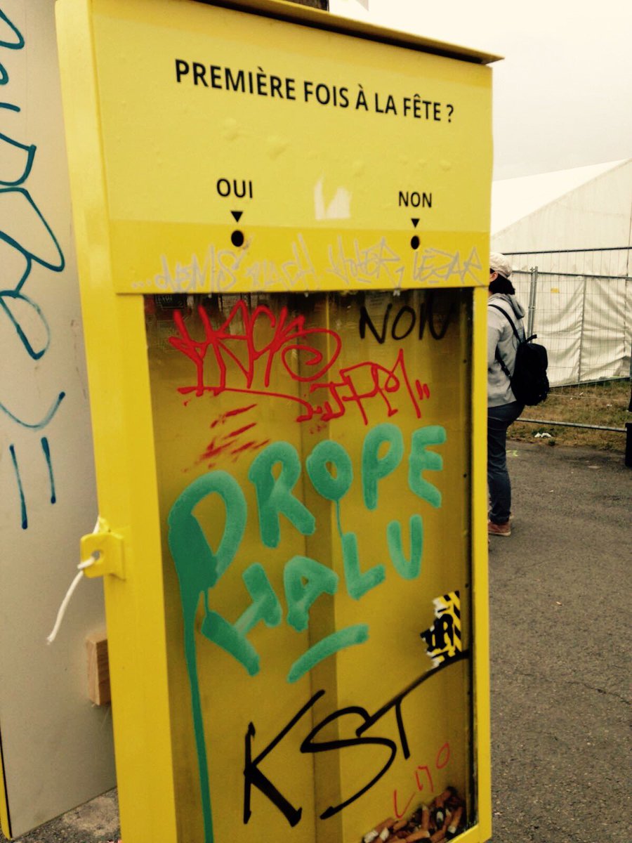 phenixfr's tweet photo. [#InstantVérité] - Nos "boîtes à clopes" ont pris un peu cher à la #FetedelHuma ... 😱🤕🚬🚬🆘☠🚭 
#eventprofs #FDH16 https://t.co/GdLPYQbclH