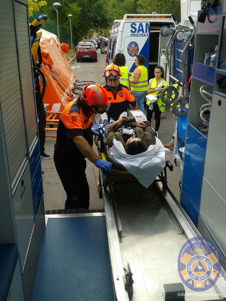 SAMERpclasrozas's tweet photo. #Simulacro #IMV E.U.ENFERMERÍA Hospital La Paz. https://t.co/1cuqF6LyFk