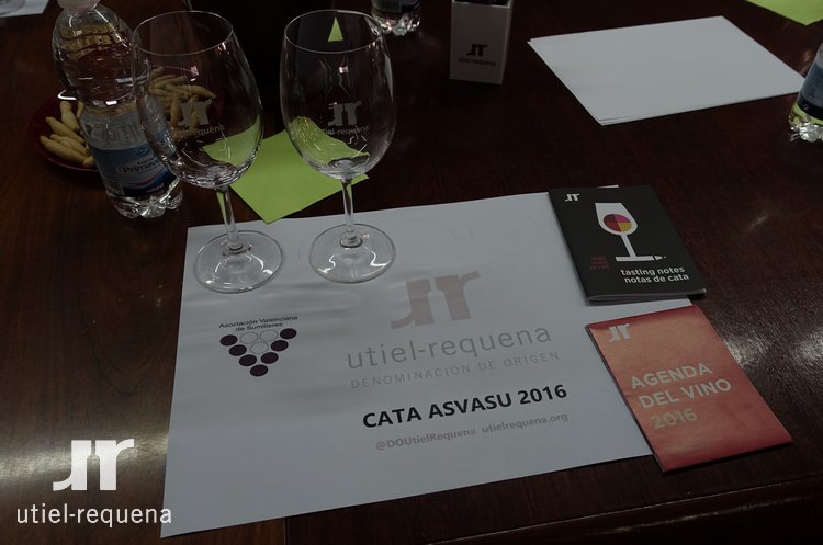 DOUtielRequena's tweet photo. Gracias a #ASVASU @asvasuvalencia  por visitarnos ayer #Cata a ciegas de 78 #VinosUtielRequena https://t.co/vQwJYNSgs4