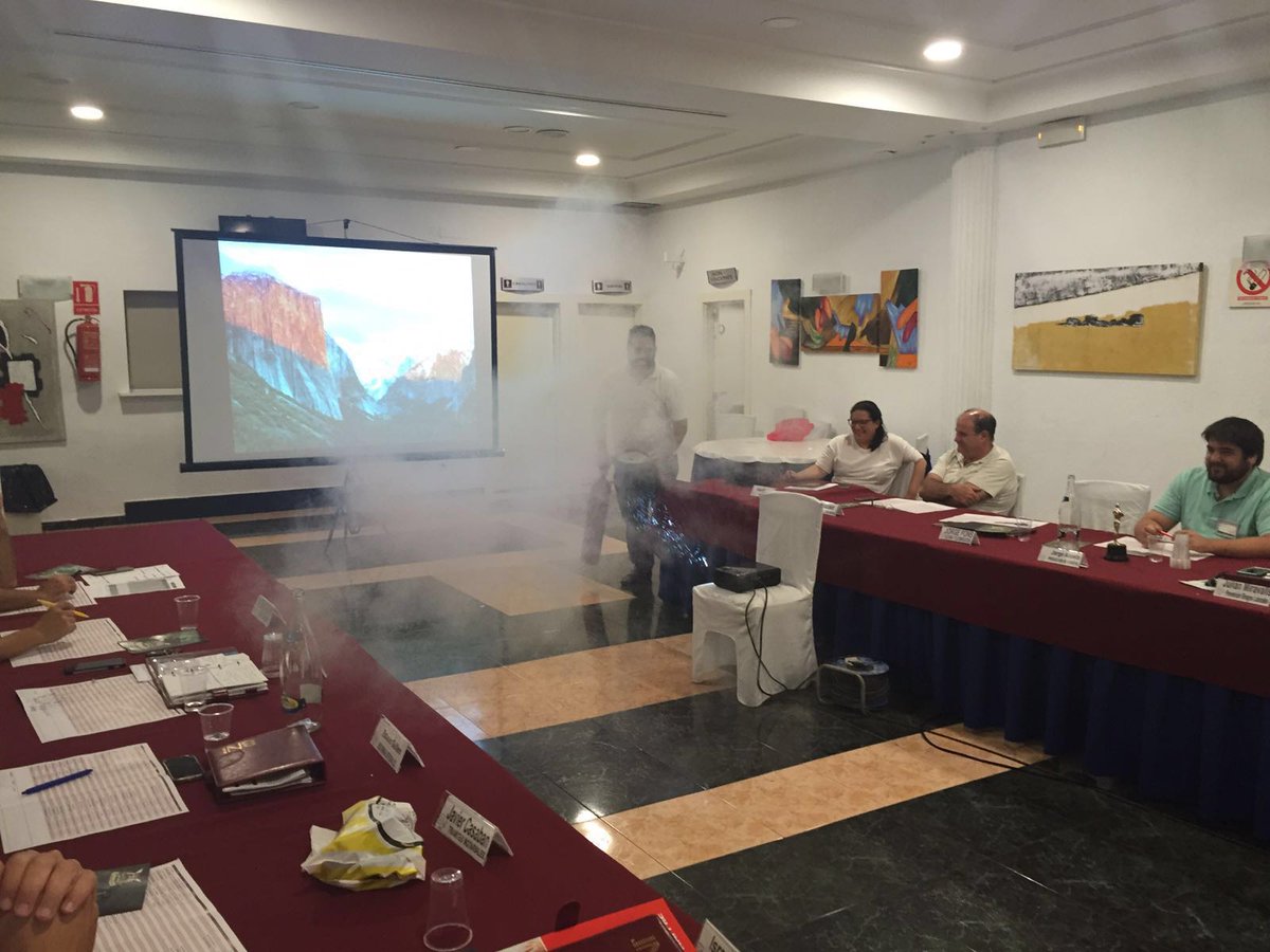 BNIGLOBAL's tweet photo. Extintores de #Fireworld. Presentación cruzada efectuada por Secundino Arenas y Jorge Pons de #Gesvatel
#BNIglobal https://t.co/NjyjojYtm4