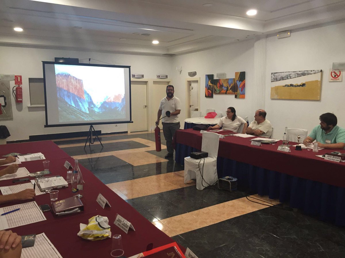 BNIGLOBAL's tweet photo. Extintores de #Fireworld. Presentación cruzada efectuada por Secundino Arenas y Jorge Pons de #Gesvatel
#BNIglobal https://t.co/NjyjojYtm4