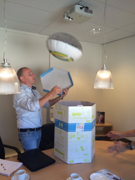 technische_unie's tweet image. Klantbezoeken zijn tevens een mooi moment om de klant even in het zonnetje, eh ballonnetje, te zetten.. :-) #TUbiju