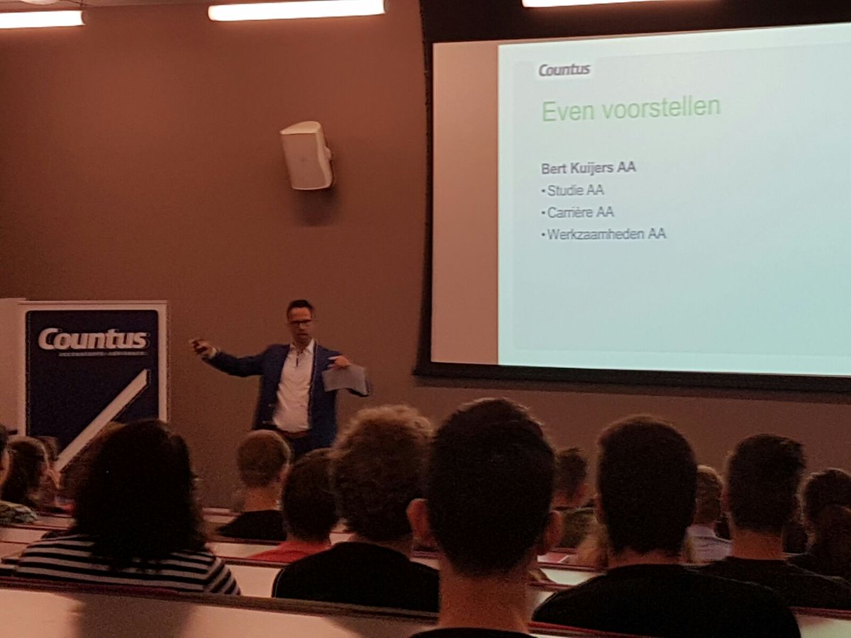 ondertussen op #windesheim <a href="/BertKuijers/">MKB Accountant</a> geeft intro over ons prachtige #accountancy vak aan eerstejaars.