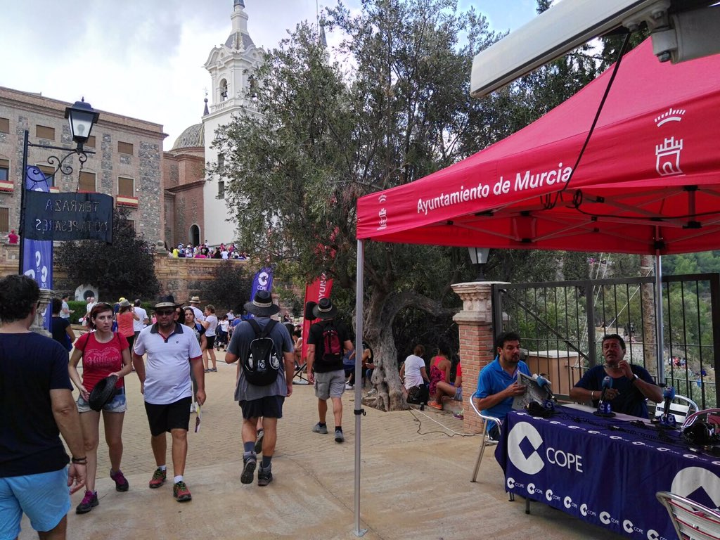 cope_murcia's tweet photo. Cerca de 500.000 personas caminan acompañando a #LaMorenica a su santuario @HerreraenCOPE @Perez_go #COPEMASRomeria https://t.co/wKehDjOUVy