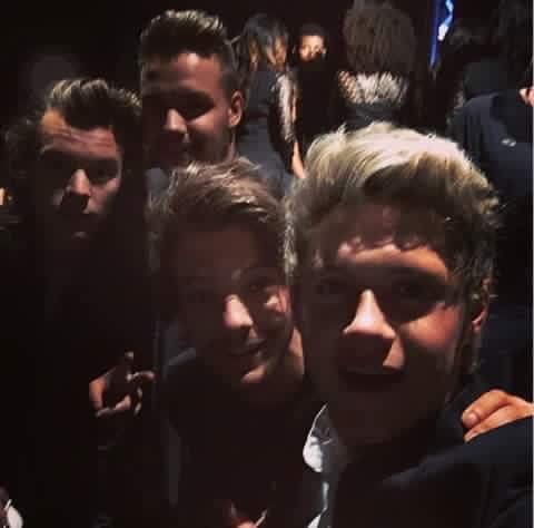 loui_gff's tweet photo. mrs selfie 💖😂
#HappyBirthdayNiall https://t.co/mqKUHRCWUt