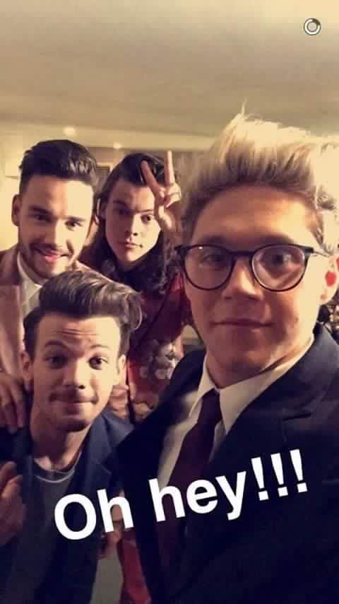 loui_gff's tweet photo. mrs selfie 💖😂
#HappyBirthdayNiall https://t.co/mqKUHRCWUt
