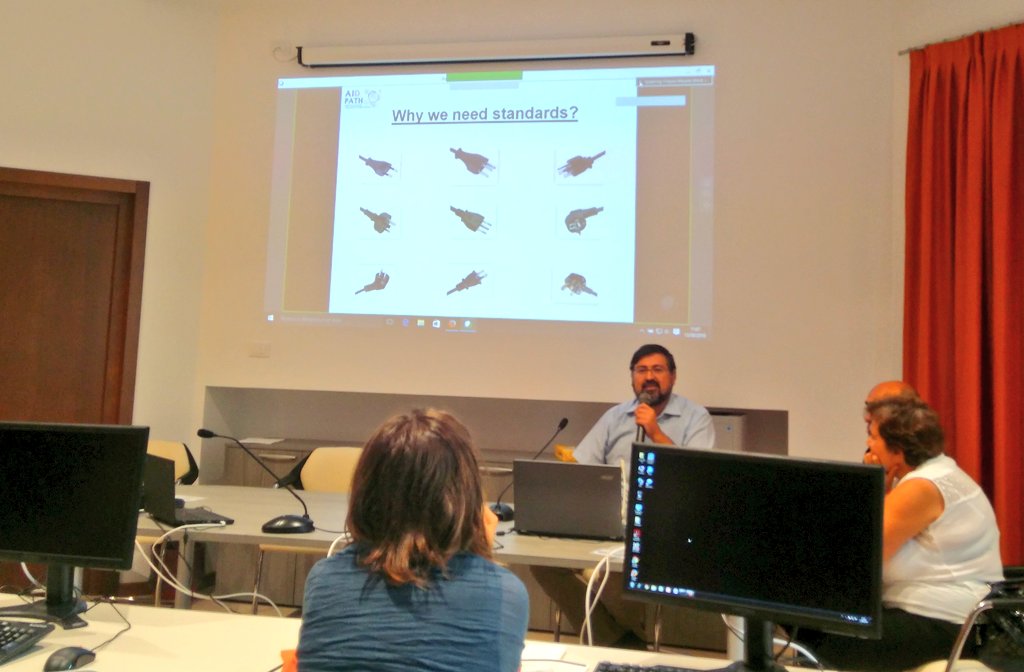 jimenezmoyaana's tweet photo. Why standards? @dvdmena speaking at the International Summer School in digital pathology
@Aidpath @Roche @CroAviano https://t.co/Nedihj2T4o