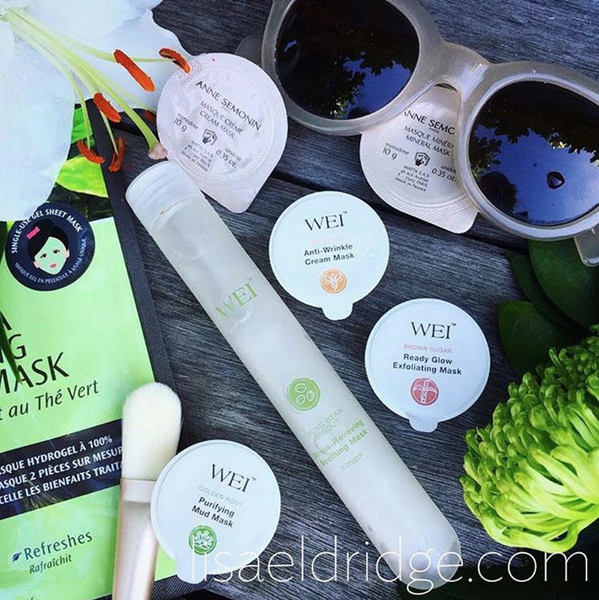 Lisa_Eldridge's tweet photo. Mask heaven #natural #beauty treats for travelling light https://t.co/yG285tT7kk https://t.co/jevYRwBTpQ