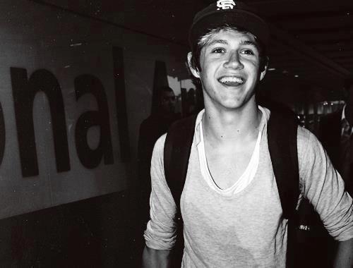 strawberriecal's tweet photo. Happy Birthday to the happiest, most carefree person in the world. Love you @NiallOfficial 

#HappyBirthdayNiall https://t.co/4hHqdBhMrt