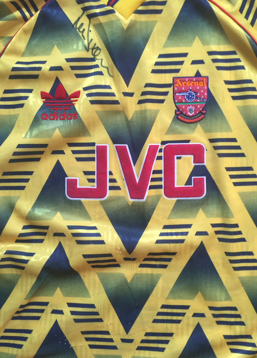 RockGod667's tweet photo. Today's shirt
Still fits...
Now signed by @LeeDixon2
Thanx mate :)
#nevertobewashed https://t.co/1bXXsAtPwp