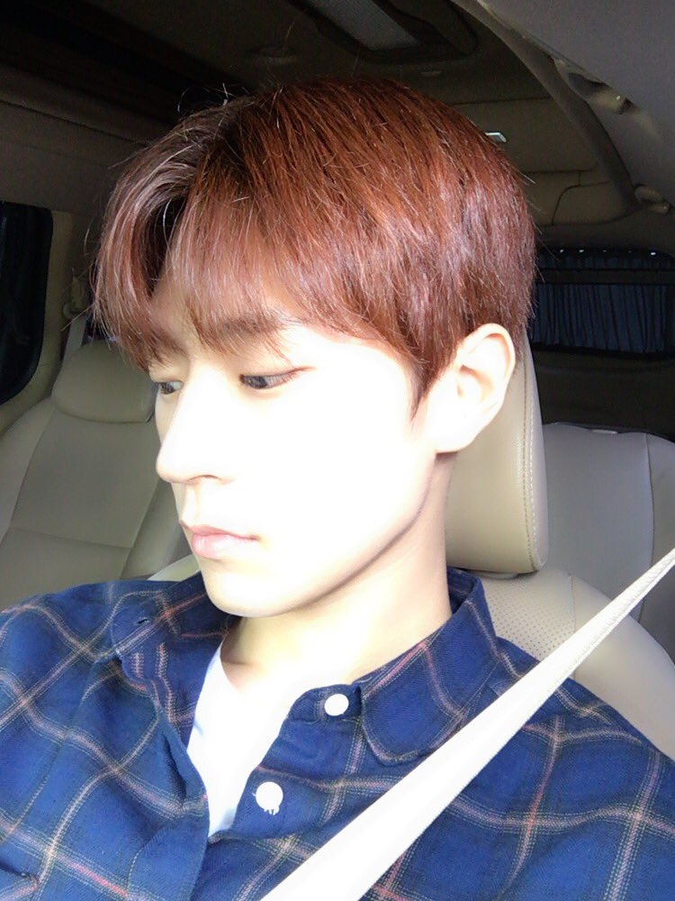 KNKOfficial220's tweet photo. [승준] 비 많이 오니깐 집 조심히 내려가구 즐겁구 행복한 연휴 보내요 맛난거 많이 먹구요 약과 송편 많이 먹어요! 😍😍😍😍😍
#크나큰 #승준 https://t.co/q4glvaGkdY