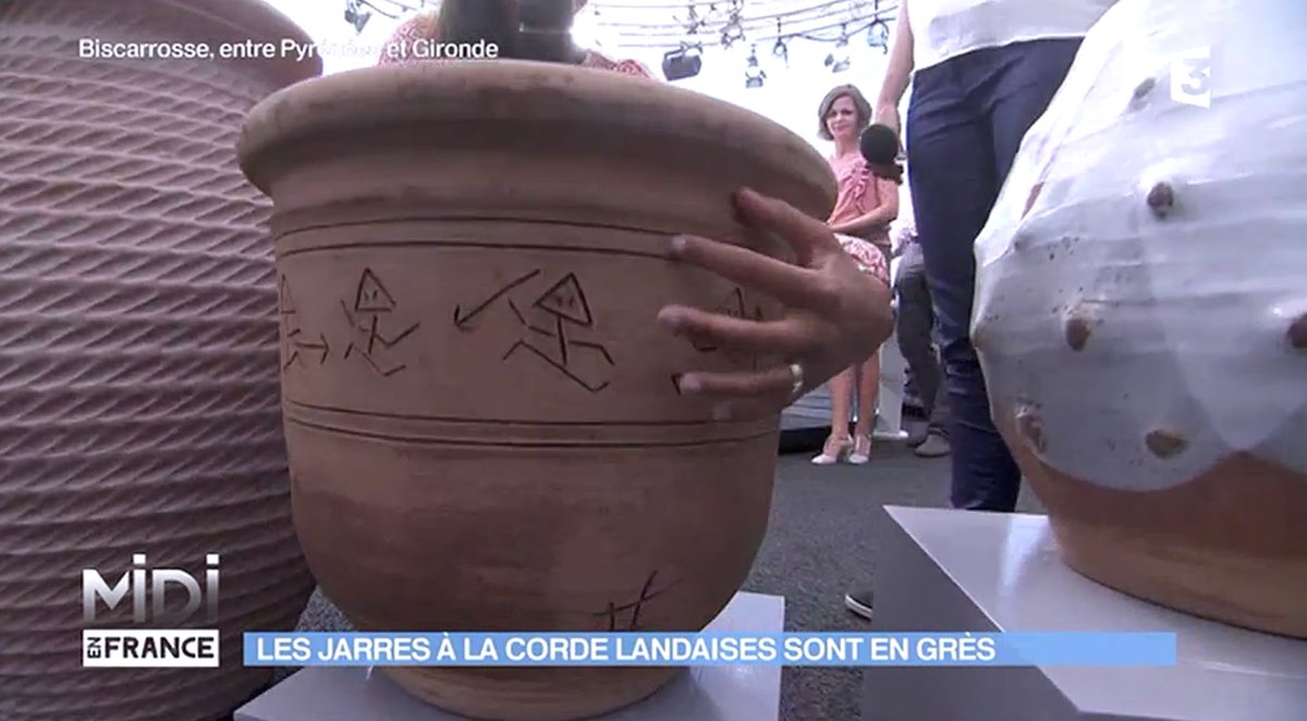 DimanchenFrance's tweet photo. .@natschraen nous parle des #jarres à la corde #MadeInFrance : "Une référence dans le monde entier" #MidiEnFrance https://t.co/Un4u6BL7fN