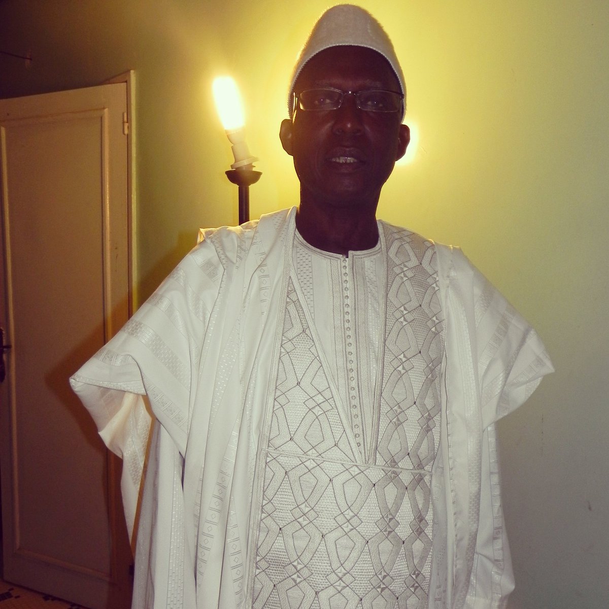 jalybadiane's tweet photo. Comme mane amouma yéré je fais le #SunuSelfieTabaski avec mon papa! #Tabaski2016 #kebetu #ndanane #daddy #love https://t.co/lWFsGV0WRo