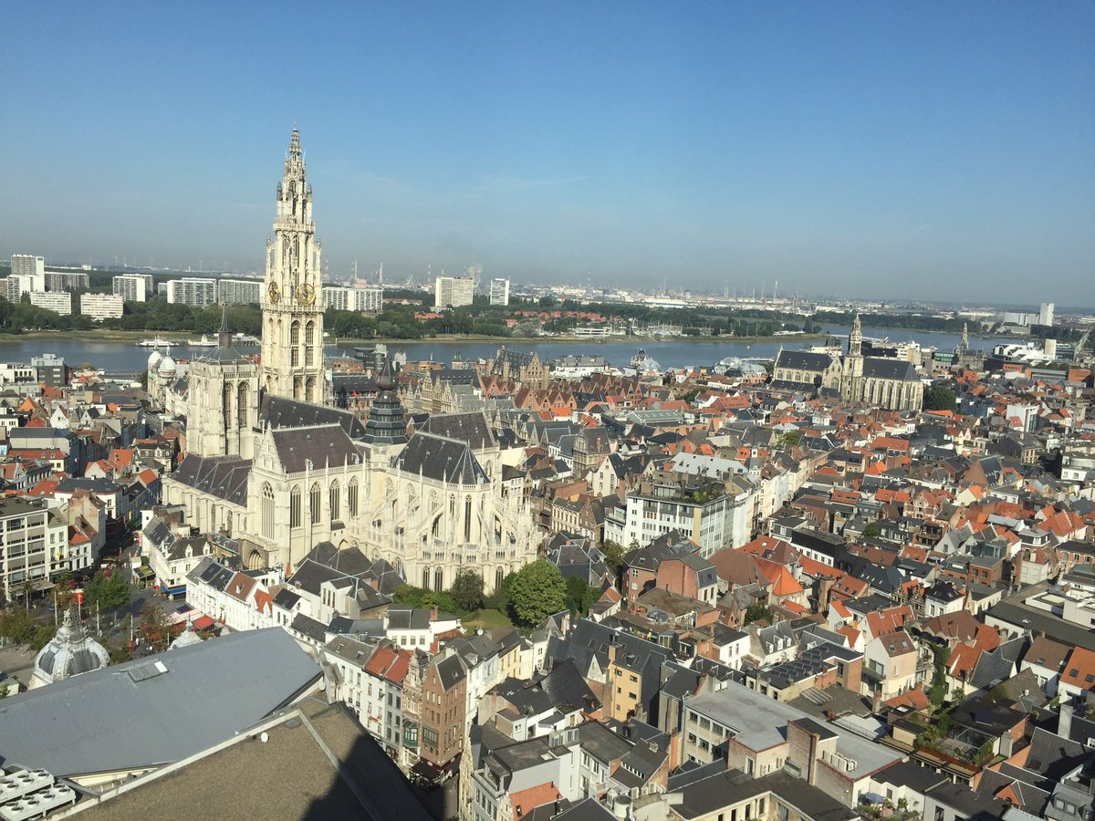 InspireXBE's tweet image. #SQL-as-a-Service Day for our sales team. Meeting room with a view @uptimegroup @startitkbc