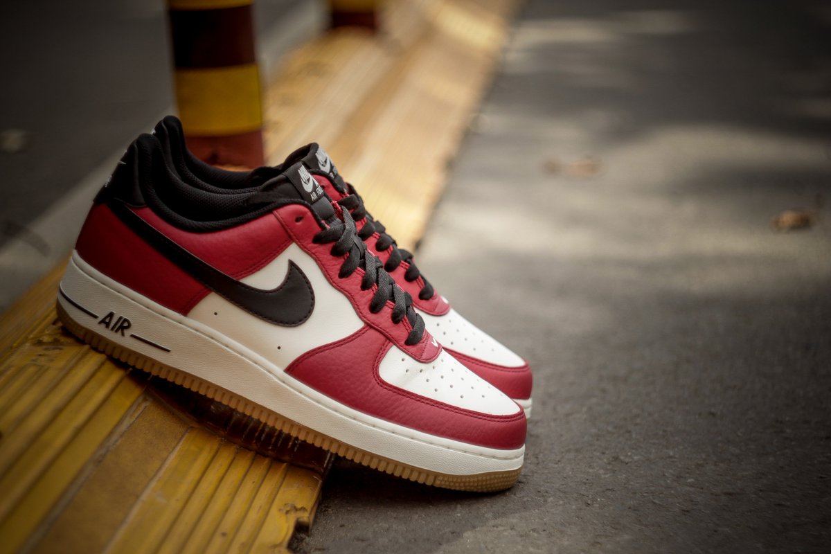 nike air force 1 low chicago