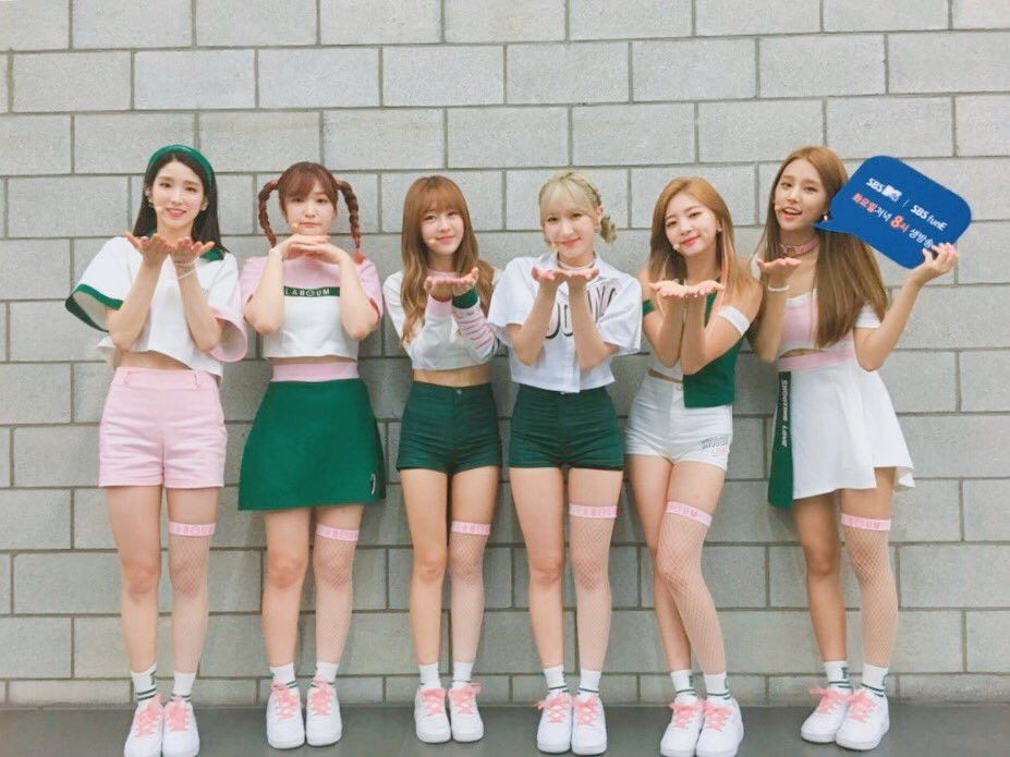 officialLABOUM's tweet photo. 민족대명절 추석을 하루 앞둔 오늘도!!
#라붐 의 사랑의 총알은 열일 할 예정 🔥🔥잠시 후 8시 SBS MTV #THESHOW韩秀榜 통해서 라붐 사랑 #푱푱 맞고 💘 다들 힘내서 명절 보내요!!! https://t.co/oKUiKe1VjL