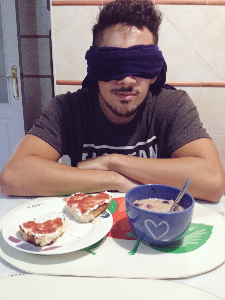 selu_vg's tweet photo. Desayuno sorpresa 😍🍞 @anaamulero https://t.co/5wkbZfKdjZ