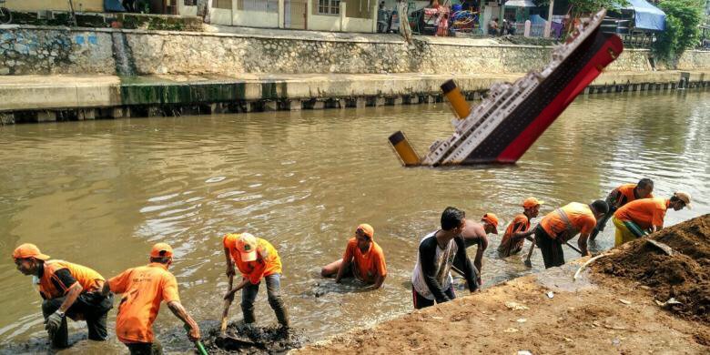 vctrkmng's tweet photo. RT @kompascom: Wajah Sungai di Jakarta Kerap Disangka "Photoshop". https://t.co/b9vbc6KtIn https://t.co/TQOckJwheB