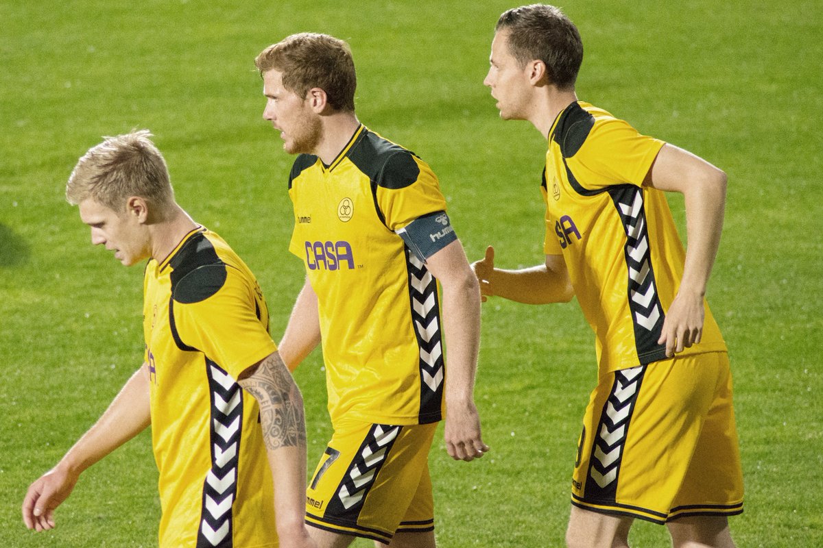 AC_Horsens's tweet photo. Anfører Mathias Nielsen har forlænget kontrakten frem til sommeren 2019 #degule #sammenhold #ydmyghed #hårdtarbejde https://t.co/8XMMzL1mtO