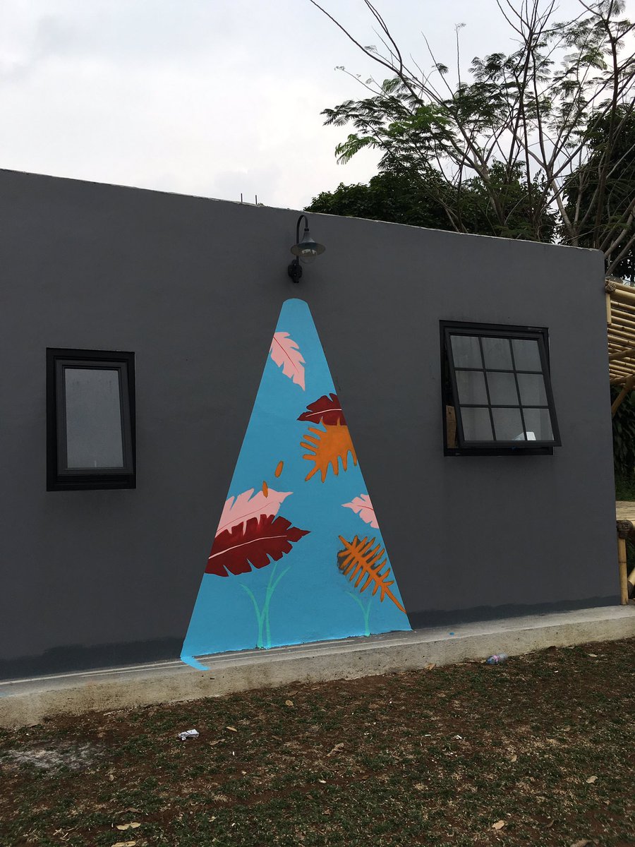 niuku's tweet photo. Finishing a little mural for The Polaris Village https://t.co/2B5tcUz2ad