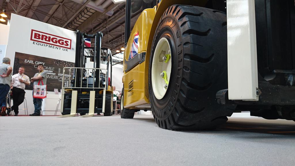 BriggsUK's tweet photo. Roll on over to stand 10H50 @IMHX  to see the latest equipment from @Yale_Forklifts and @hystereurope #BriggsIMHX https://t.co/xOwq7mxSUD