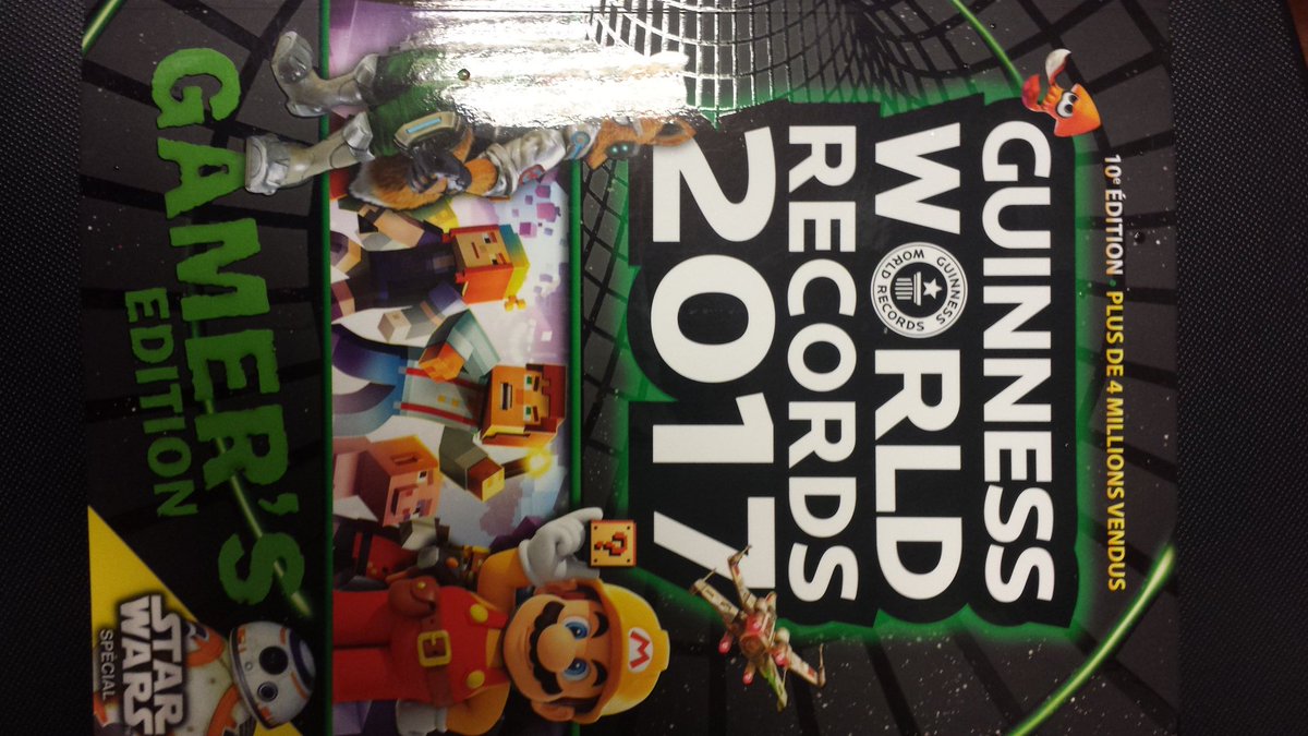 NerdyRaph's tweet photo. Petite lecture du jour en pause déjeuner. Réception du jour à la librairie #GamingRecords https://t.co/W0gPEEHp3G